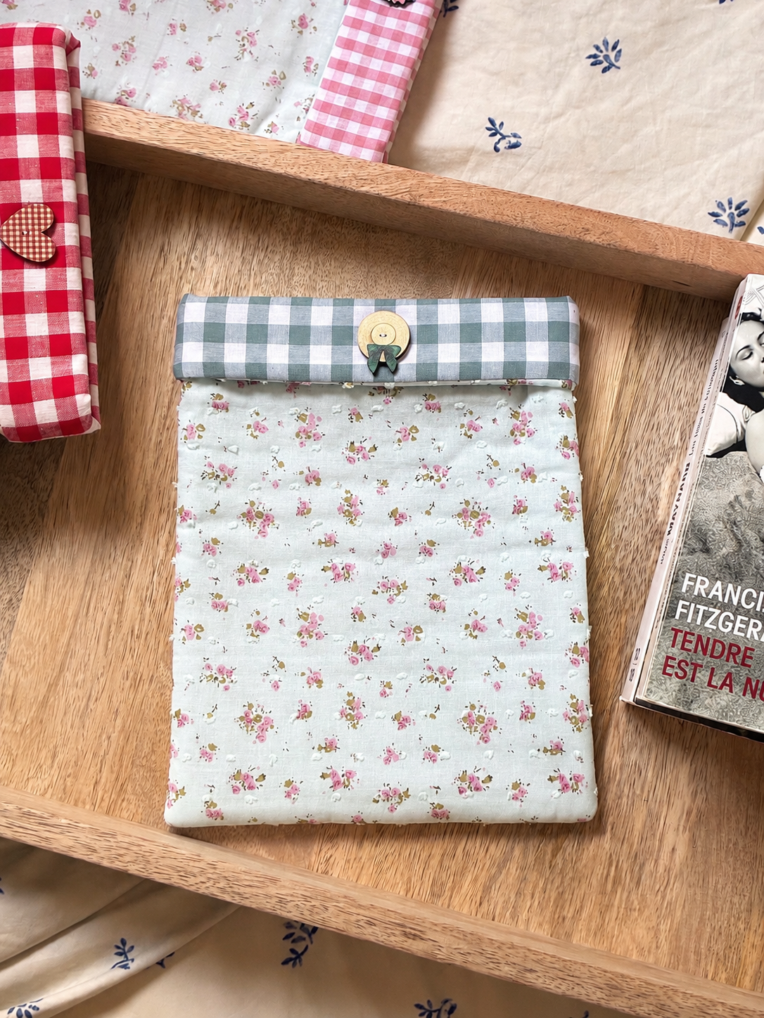 Pochette Petites roses Vichy bleu-vert