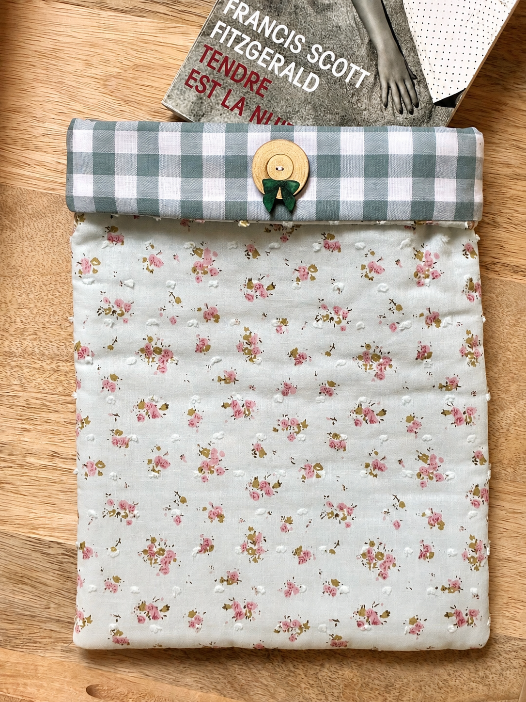Pochette Petites roses Vichy bleu-vert