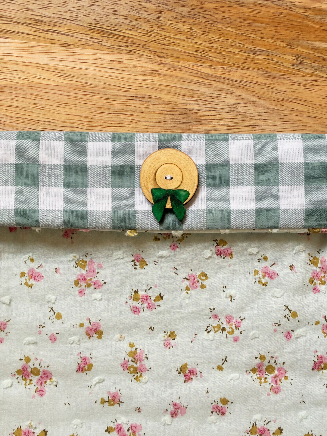 Pochette Petites roses Vichy bleu-vert