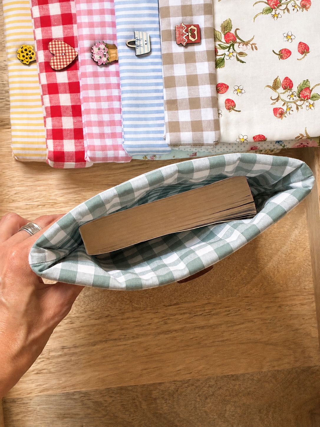 Pochette Petites roses Vichy bleu-vert